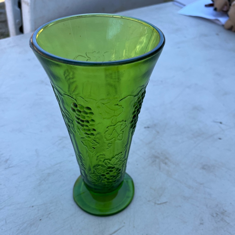 vintage Emerald Indiana Glass Colony Harvest grape green glass vase